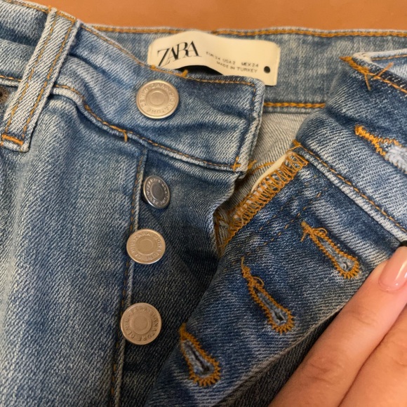 ZARA Cropped Flare Raw Hem Jean - Light Wash - Picture 3 of 4